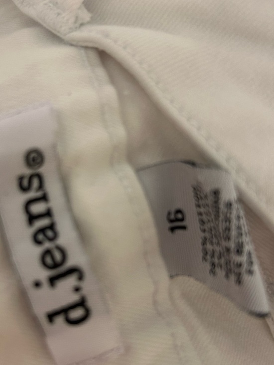 Pants - D. jeans White Jean pants - Size 16 

Smoke free home